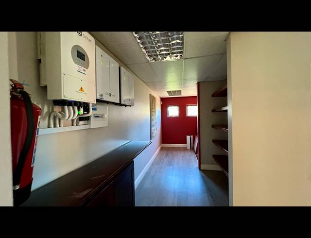 218M² OFFICE TO LET IN ROCKY DRIFT